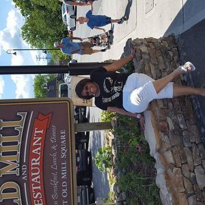 Meet your Posher, Cynthia